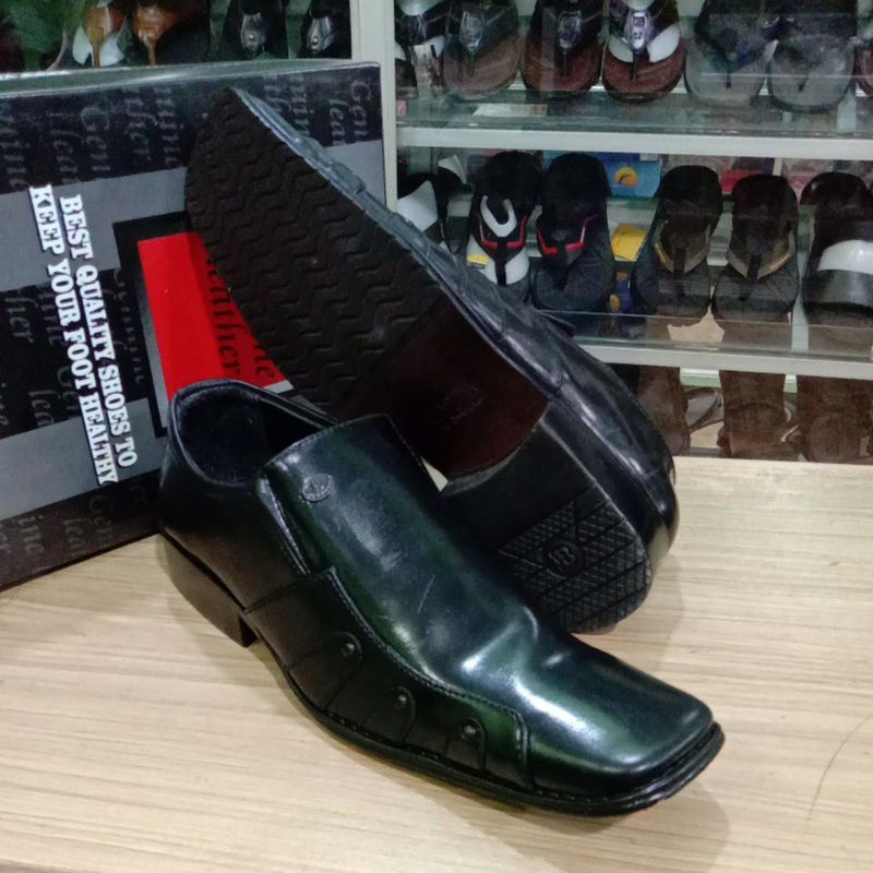 sepatu pantofel kulit pria Bally hitam