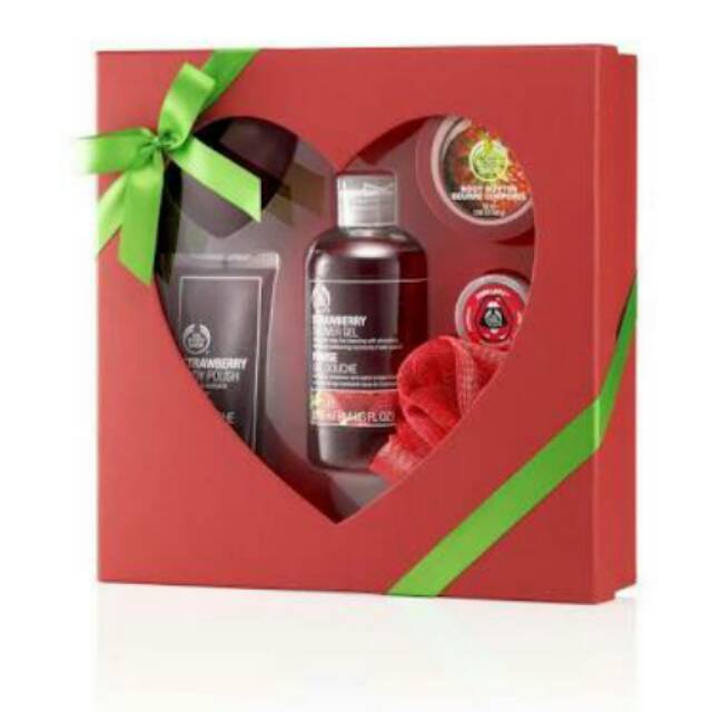 

The Body Shop Exclusive Heart Gift Box Strawberry kotak seserahan hantaran