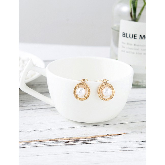 LRC Anting Gantung Fashion Gold Pearl Round Earrings F90564