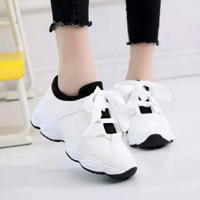 DTS Sepatu sneakers wanita gaya korea suede