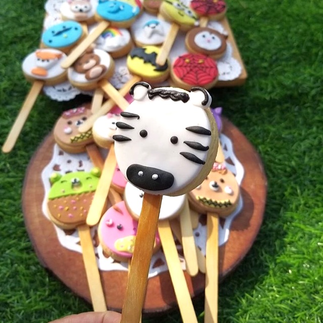 

COOKIES CUSTOM WITH STICK ( KHUSUS BDG AREA )