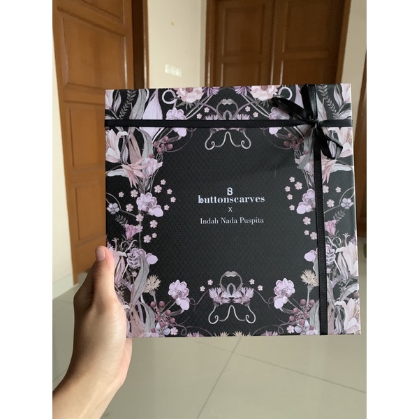 The Nada Series Re (hitam) - Buttonscarves