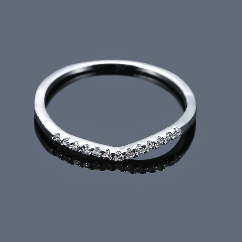 2pcs / Set Cincin Sterling Silver 925 Bentuk V Hias Cubic Zirconia Gaya Klasik / Romantis Untuk Wanita