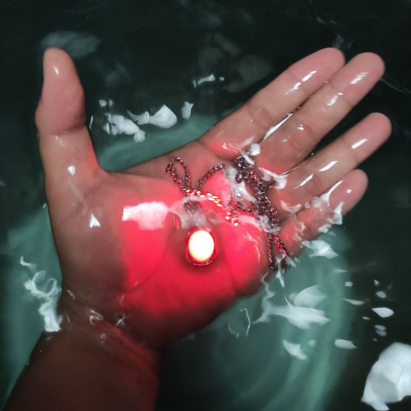 Kalung liontin batu merah delima menyala dalam air  (plastik)(M)
