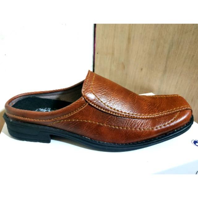 Sepatu selop kulit