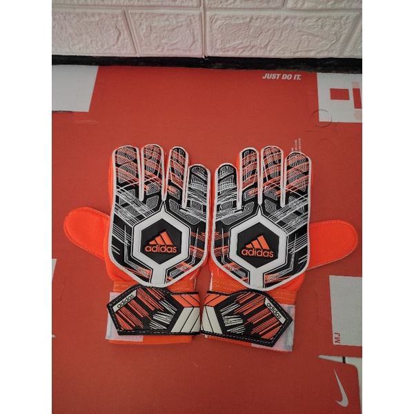 sarung tangan kiper tulang / gloves adidas