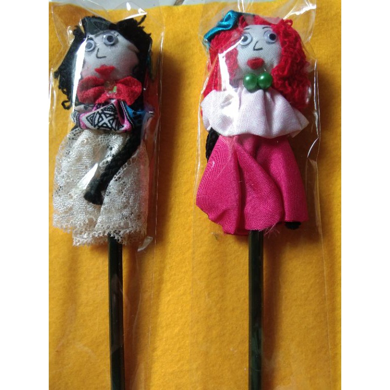 

Boneka pensil dan boneka pulpen