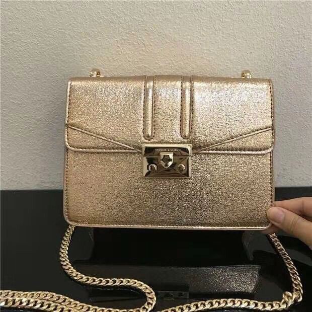 TAS WANITA CANTIK POPULAR DAN MURAH，GOLD, PUTIH MERAH CHARLES AND KEITH PUSH LOCK SLINGBAG RANTAI