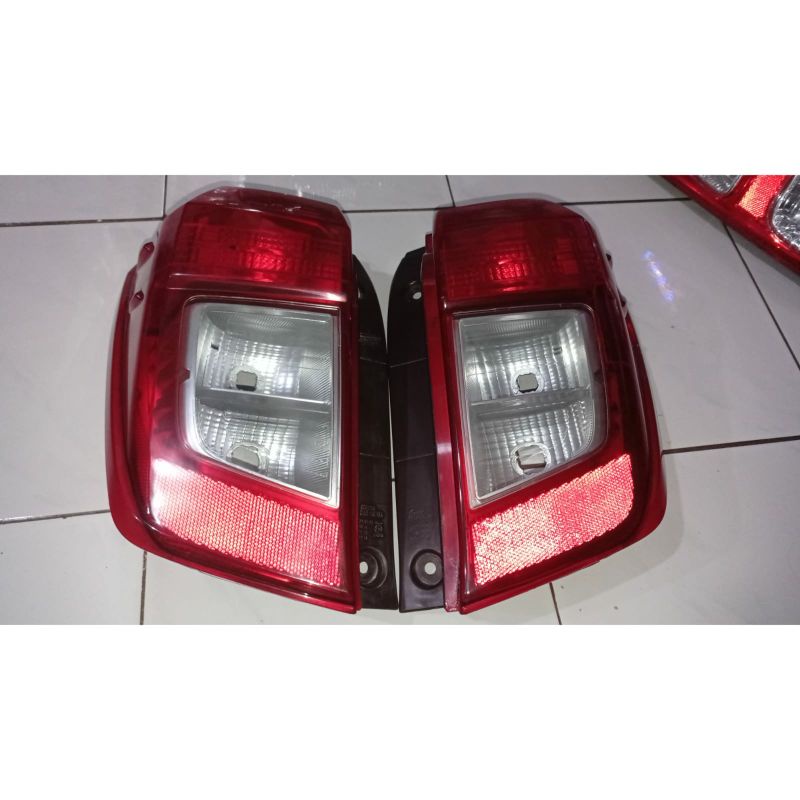 lampu belakang sigra cayla original second mulus
