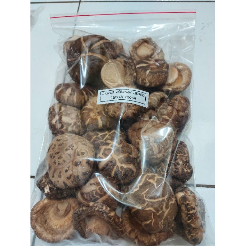 

Jamur Hioko Shitake kering 5-6cm repack 250gr