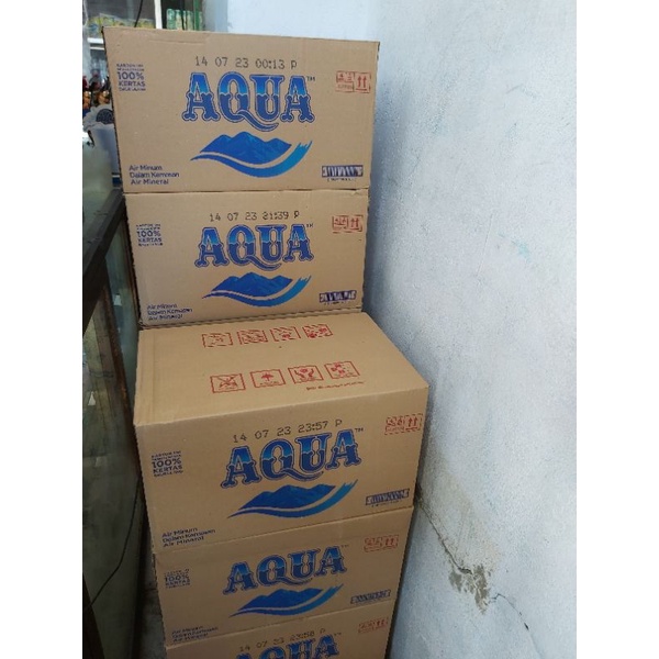 

Aqua Botol 600 ml 1 Karton (isi 24)