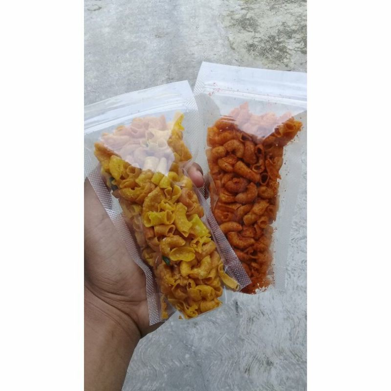 

(jajan.pati) Makaroni Goreng Rasa Pedas dan Ori