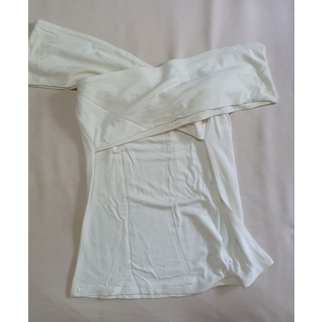 Atasan Wanita Putih Scuba Sabrina Silang