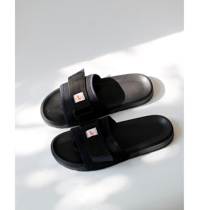 {PTK.28My22υ} Runo Project Strap Slide Black - Sandal Slide Pria / Sandal Slip On Pria