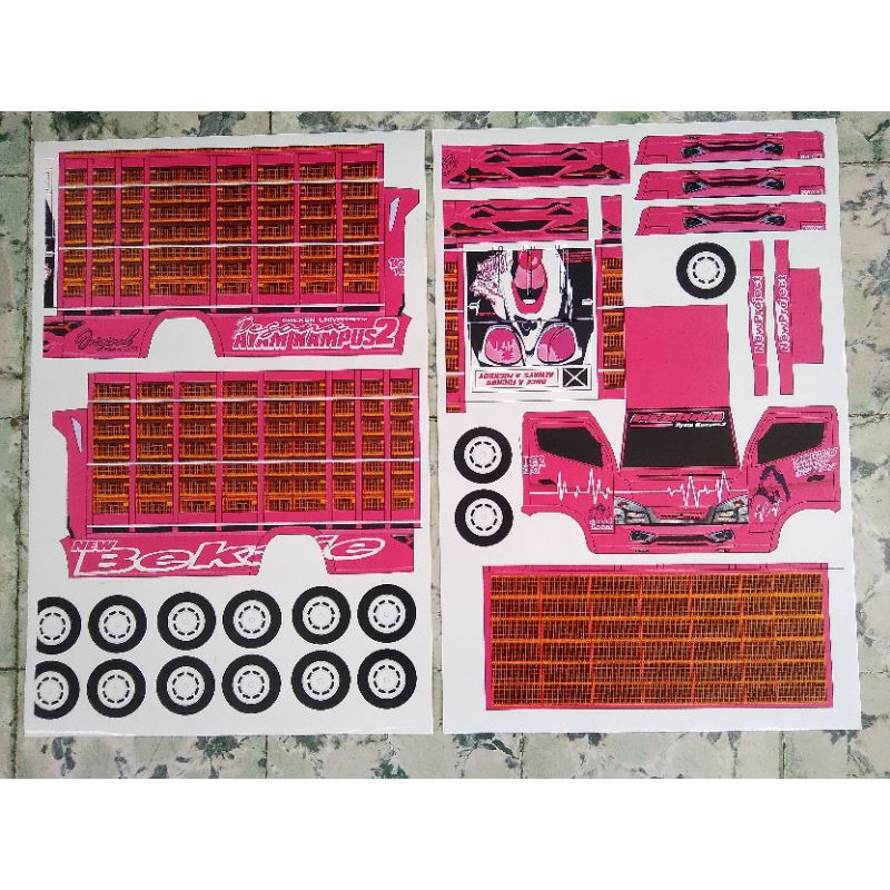 Lembaran  PaperCraft Truk Oleng Ayam Kampus Pink Skala 1:20