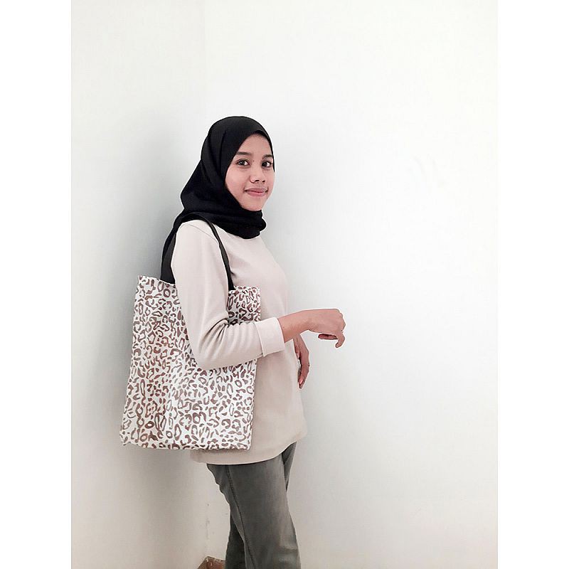 

Goodie Bag Motif Kulit Harimau Macan Tutul Cheetah Tiger Skin Tote Kain Spunbond Fashion Simple Tas