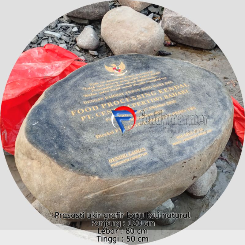 

Prasasti ukir grafir batu kali bulat natural 120x80x50