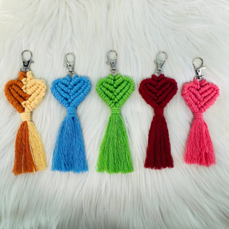 Gantungan kunci / souvernir pernikahan / gift / hadiah / love macrame handmade aesthetic