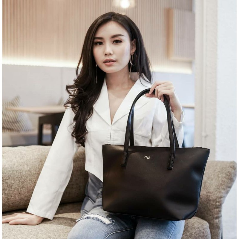 TOTEBAG WANITA - INITIAL HANNAH - BLACK, BISA REQUEST NAMA