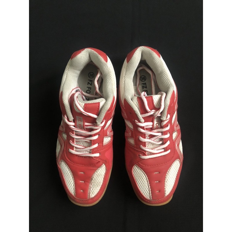 Sepatu Badminton Cewek FZ Forza Preloved
