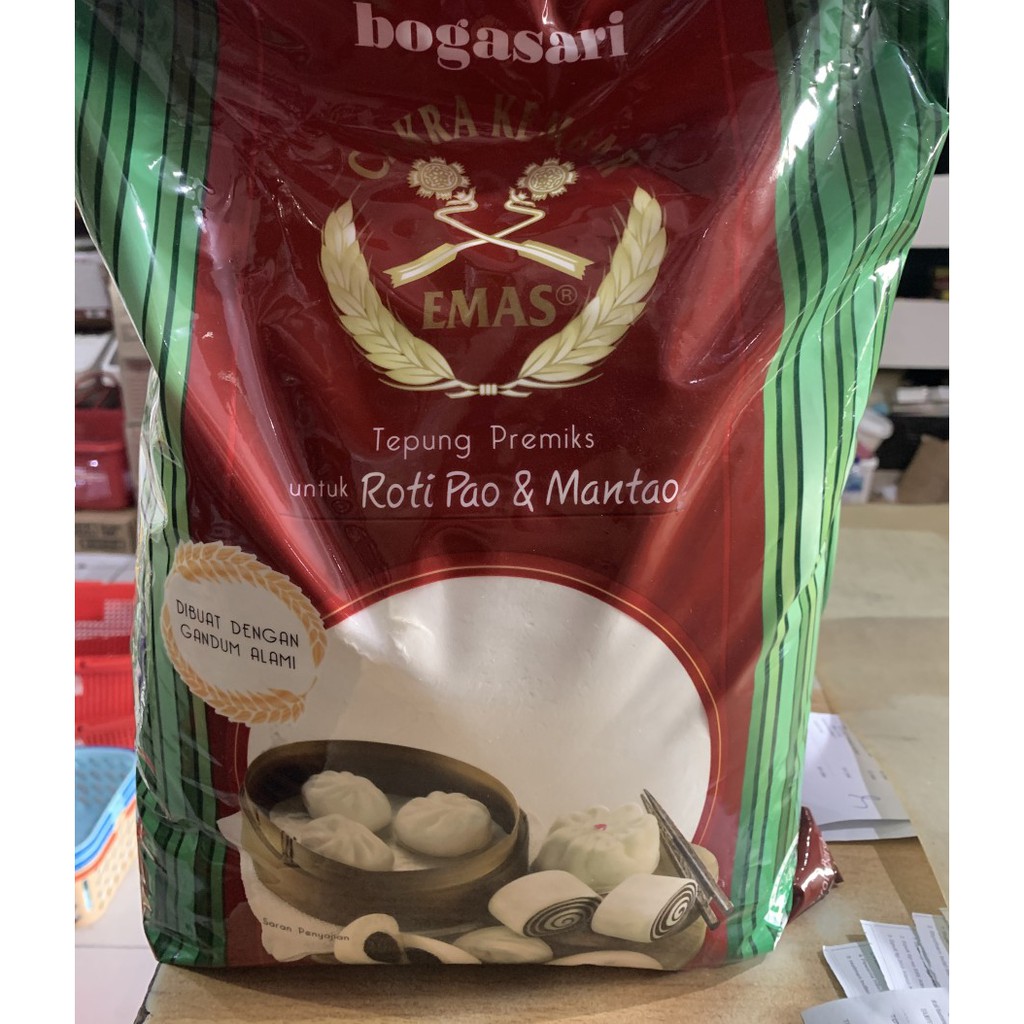 

Bogasari Cakra kembar Pao Mantou 5 kg / cakra kembar emas tepung terigu