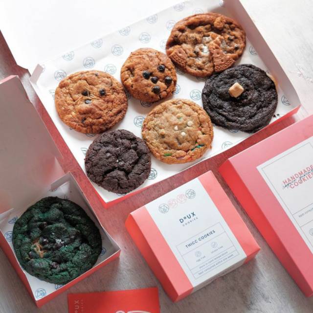 

DOUX COOKIES Jakarta aman kirim LUAR KOTA Cookie Birthday cake ulang tahun