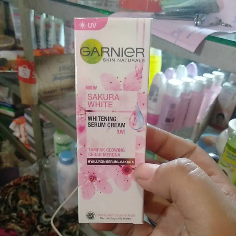 Garnier Sakura White serum cream uv