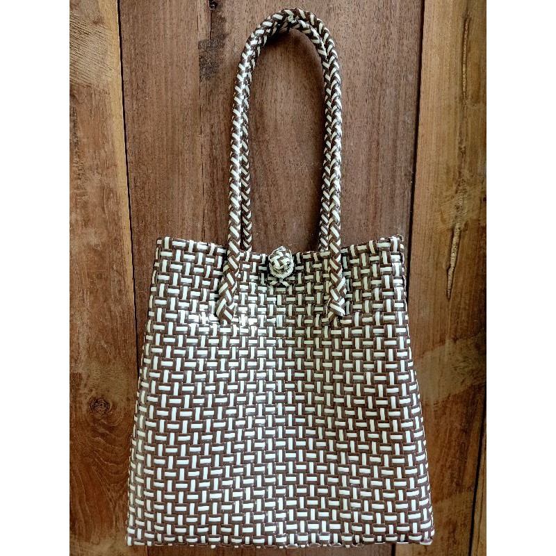 Tas Anyaman Plastik Jali Warna Coklat Size 28x14x26cm