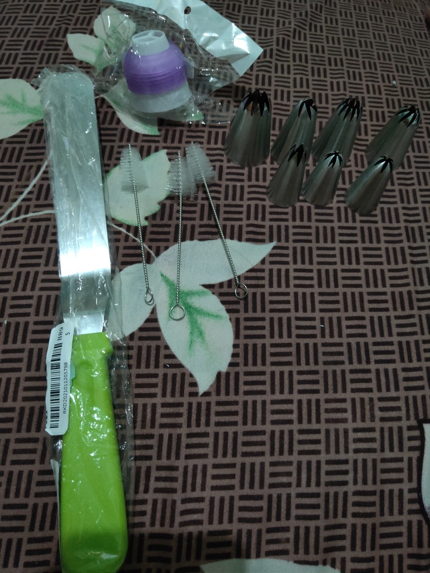 Stainless Steel Flower Cupcake Icing Piping Nozzles Ice Cream Tool Cake Decorating Baking Mold