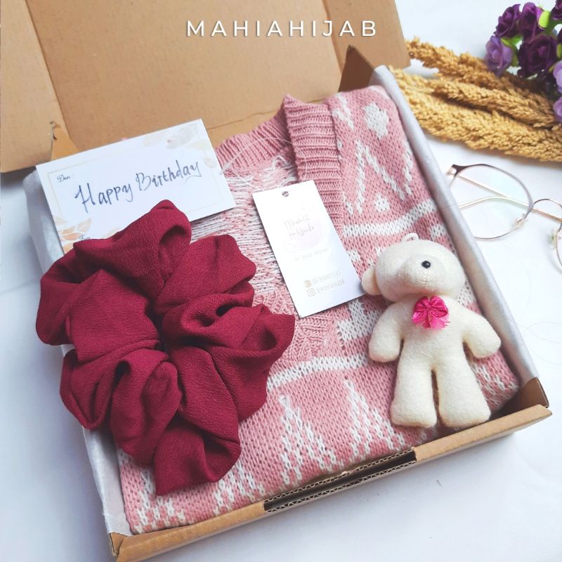 Hampers Momo Vest rompi rajut mahiahijab hadiah gift box ulang tahun, wisuda, dll