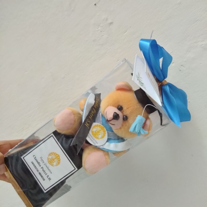 piala boneka (pilbon) wisuda
