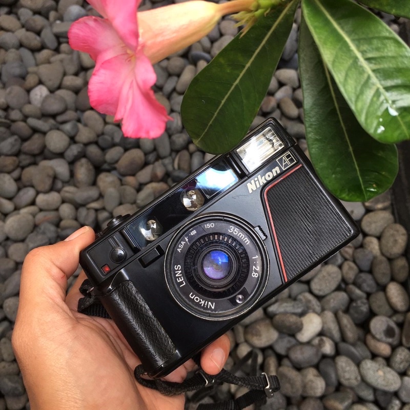 kamera analog 35mm NIKON L35AF normal tested with result, bonus baterai dan stiker
