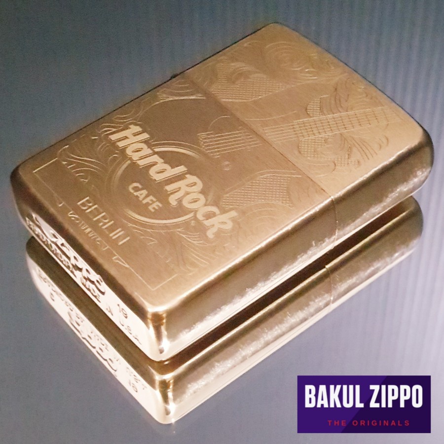 204B ORIGINAL ZIPPO OFFICIAL HARD ROCK CAFE GUITAR BERLIN