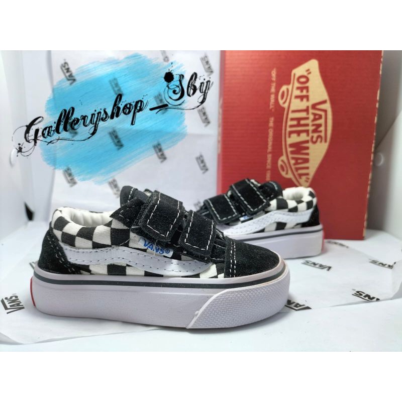 READY GOJEK GRAB SEPATU VANS MOTIF CATUR KOTAK ANAK HITAM PUTIH BLACK WHITE SEKOLAH ANAK PLAY GROUP PG TK SD KELAS 1 2 3 4 5 PEREMPUAN LAKI LAKI CEWEK COWOK MURAH BERKUALITAS TERLARIS