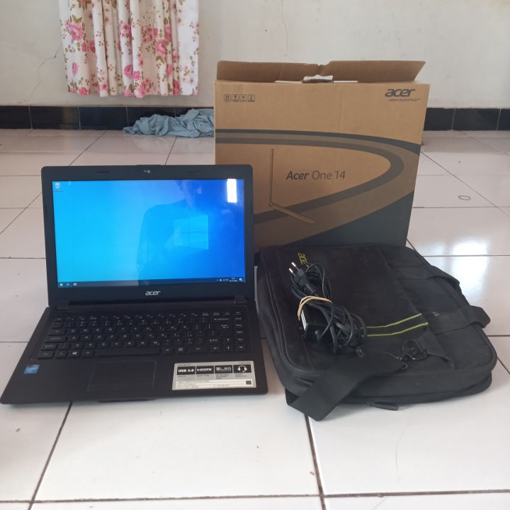 Acer One 14 Z1402-C5PX Slim Tipis Intel RAM 2GB Windows 10 Laptop Second Bekas Murah Fullset Lengkap