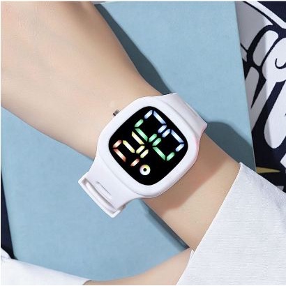 Jam Tangan Digital Wanita Pria Tahan Air Fashion Watch LED Tampilan Layar Besar Dengan Font Warna-warni M139