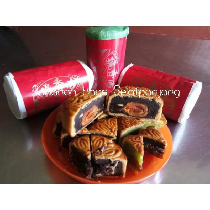 

Halal/Kue Bulan Aliong/Moon Cake Telur & Moon Cake Durian Nam Hiong Khas Selatpanjang