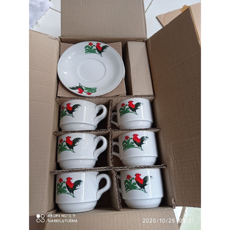 Set Cangkir Keramik Ayam Jago Desain Menarik