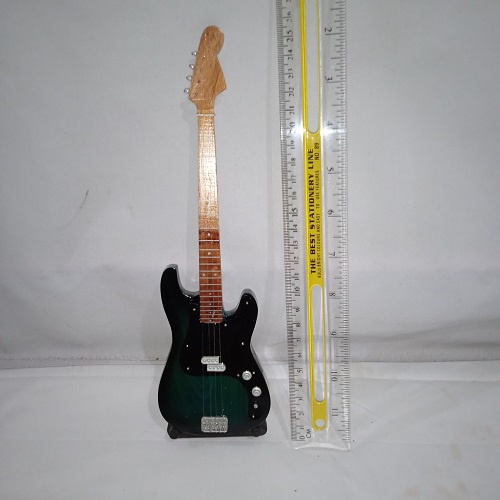 Miniatur Gitar Bass Elektrik Model Fender Bahan Kayu Free Dudukan/Stand Holder Tinggi Gitar 25 cm Warna Bisa Pilih