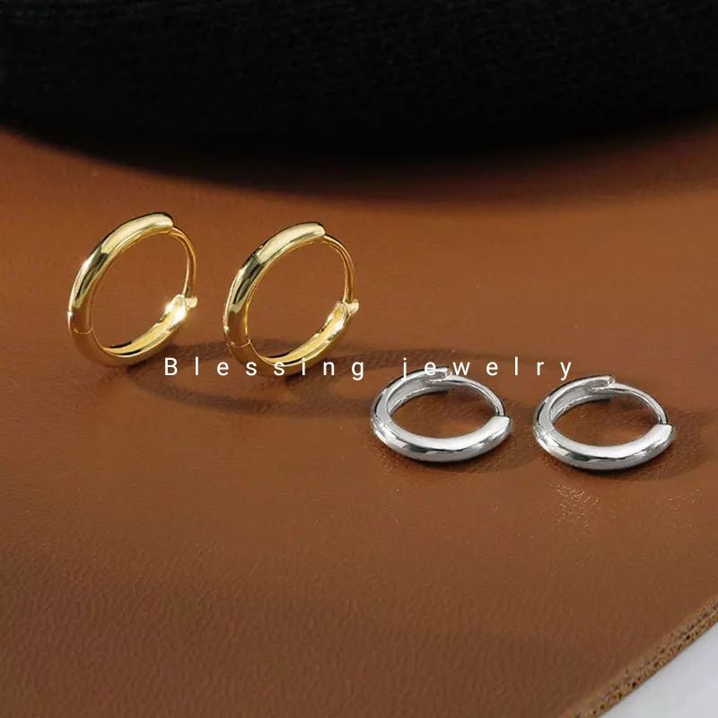 Anting Tusuk Bulat Polos Titanium Pria dan Wanita