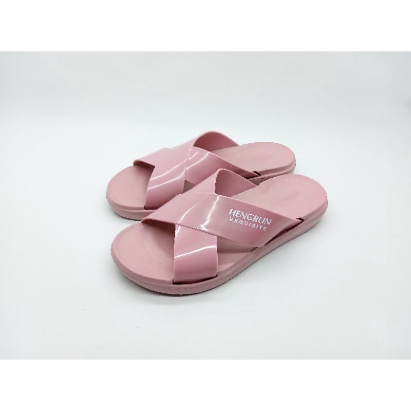 SANDAL SELOP HENGRUN WANITA TERMURAH / SANDAL SELOP KARET WANITA TERBARU / SANDAL SLIP ON WANITA / SANDAL SELOP JELLY HENGRUN / SANDAL HENGRUN MODEL SILANG / SANDAL TRENDY / SANDAL CASUAL WANITA / SANDAL KOKOP / SANDAL RUMAH/ SANDAL CANTIK / SANDAL DEWASA