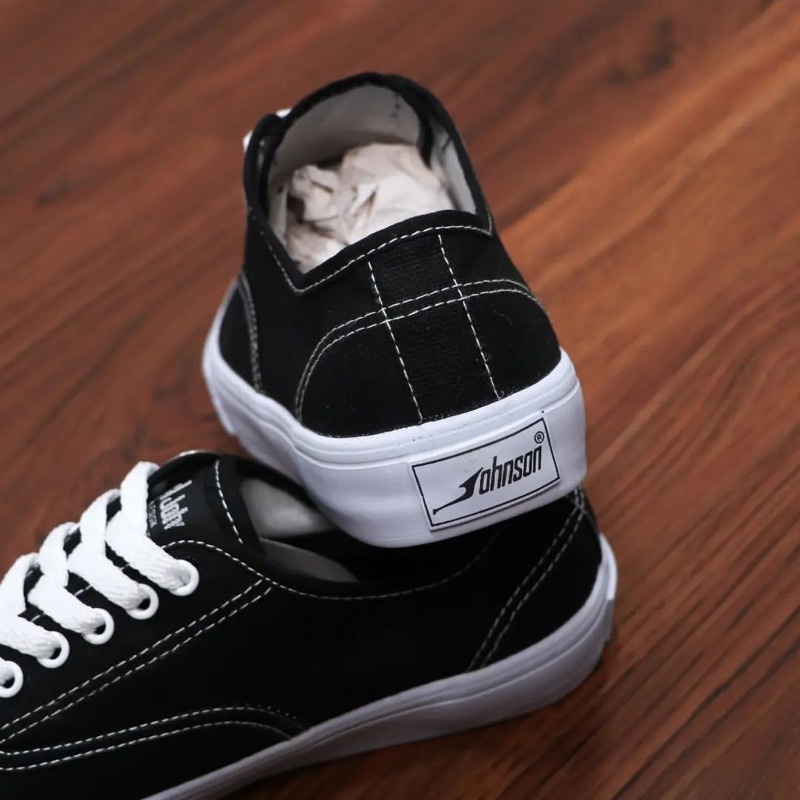 Sepatu Johnson Astro Black White Low Cut