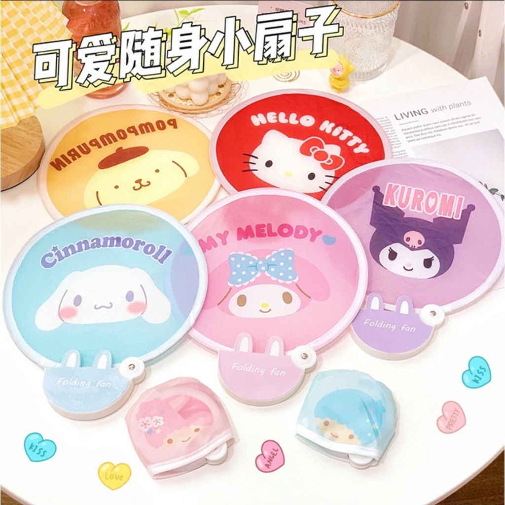 Kipas Tangan Lipat Bulat Motif Sanrio Hello Kitty My Melody Kuromi LTS Pompompurin Cinnamoroll Keroppi Badtzmaru Pochacco Tuxedo Sam HangYoDon Doraemon Snoopy