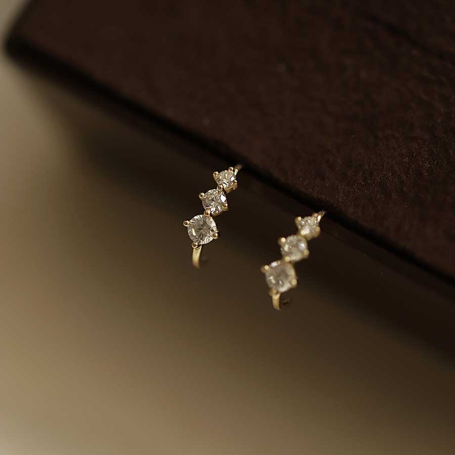 Anting Stud Zircon Kristal Berlian Bahan Baja Titanium S925 Gaya Korea Untuk Wanita