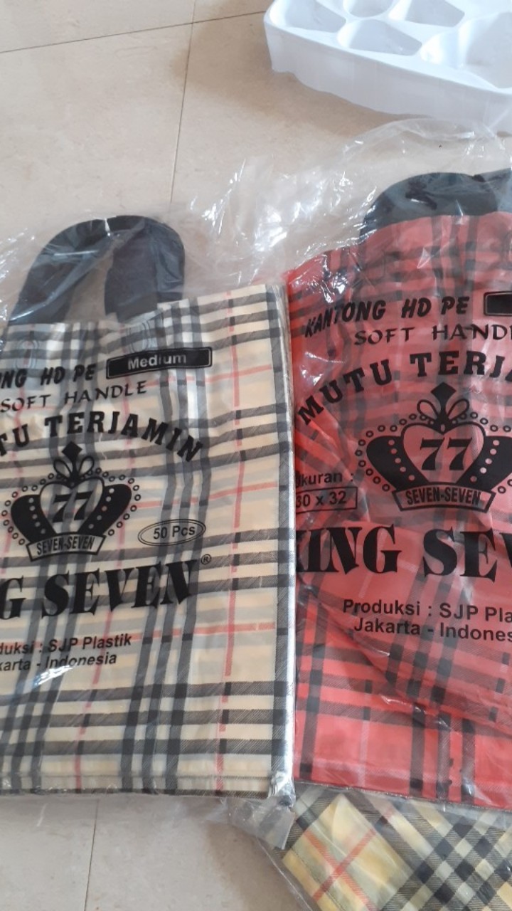 Hd Pe Uk 22x26 & 30x32 Plastik Soft Handle Burberry Isi 50lbr Kantong Plastik Tenteng