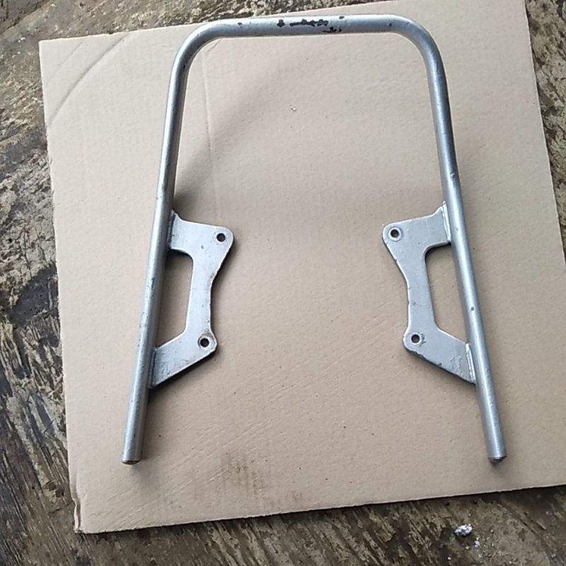 bagasi/behel belakang motor Kawasaki kaze