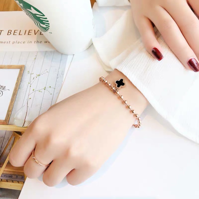 Gelang Beruntung Semanggi Empat Daun Perempuan Baja Titanium Berlapis Rose Gold Gelang Manik Bulat Sederhana Berkelas All-match Gelang Gaya Keren