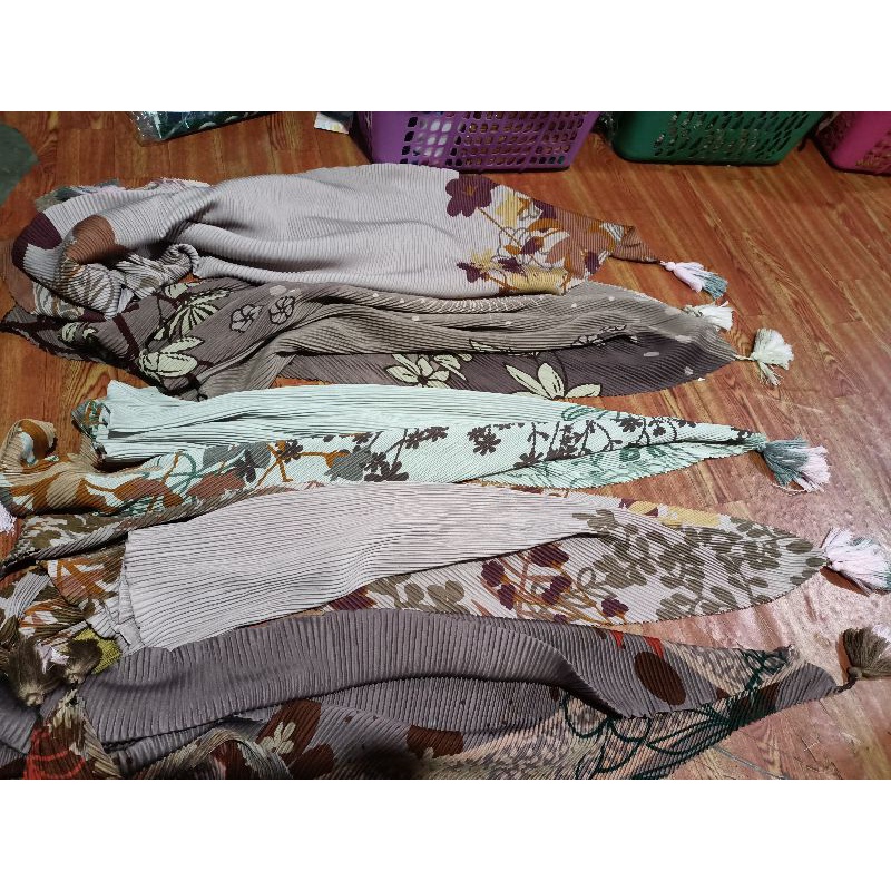 HIJAB SEGIEMPAT PLISKET MOTIF JAMBUL // PLISKET MOTIF TASEL// HIJAB PLISKET MOTIF POMPOM PREMIUM-7