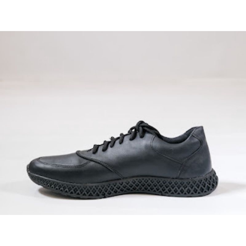 sepatu sneaker casual formal hitam