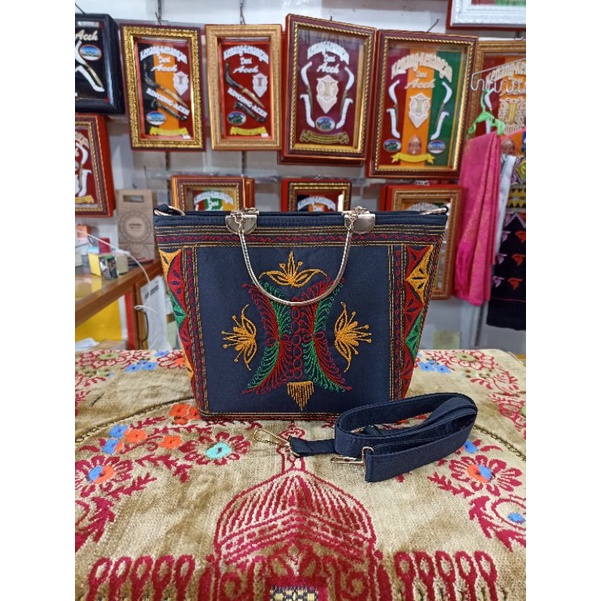 Tas selempang motif khas Aceh/Tas selempang wanita